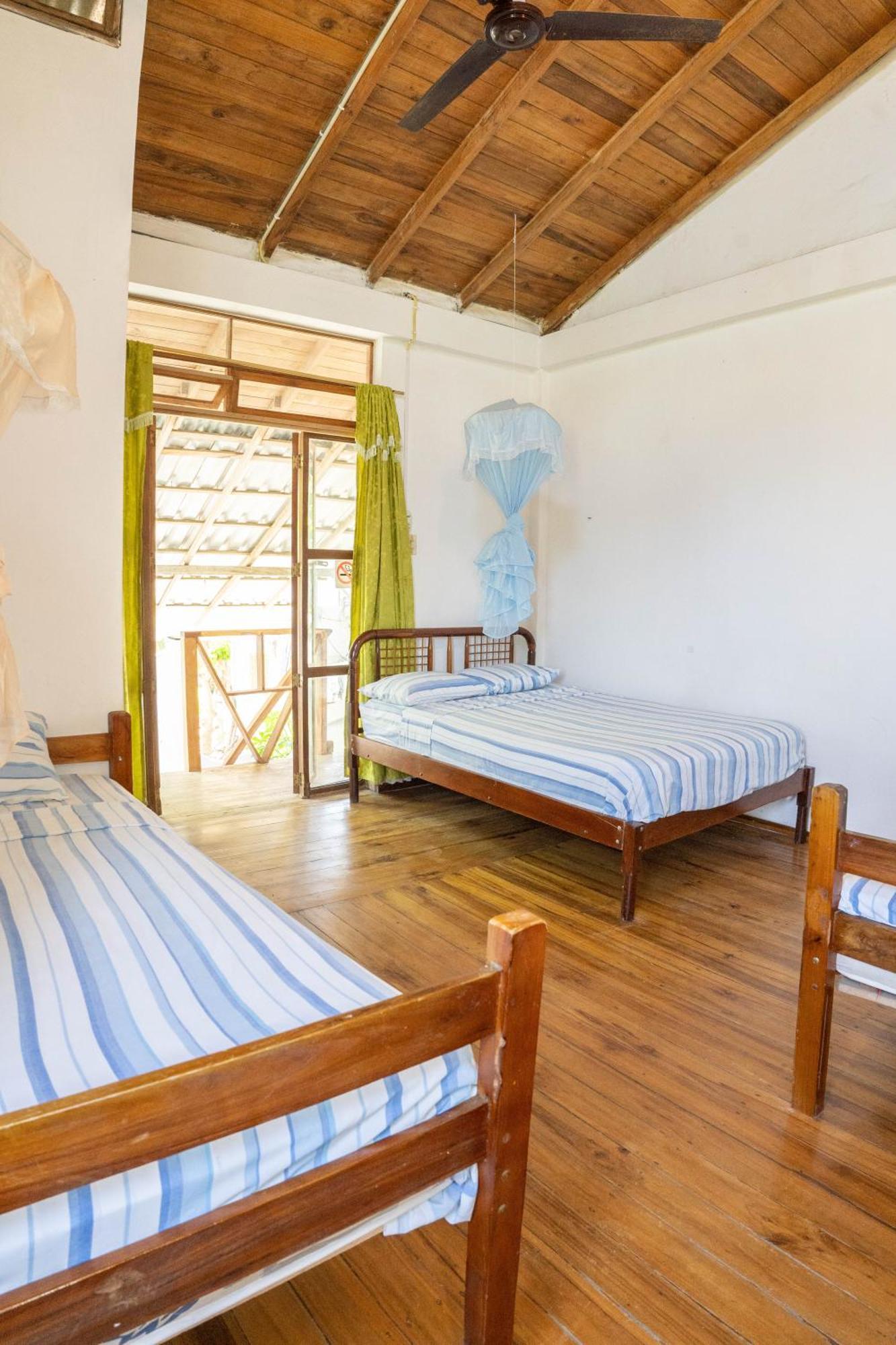 Bed And Breakfast Puerto Lopez Bagian luar foto