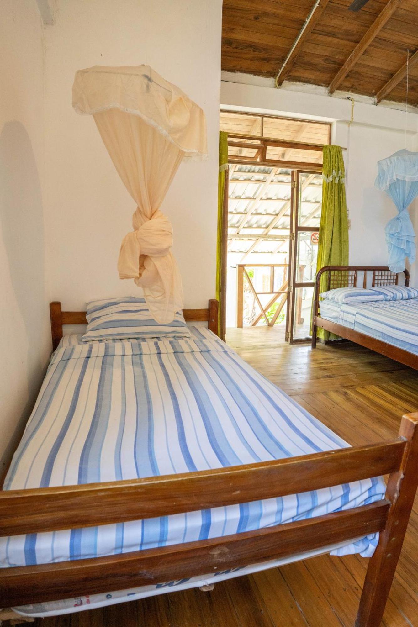 Bed And Breakfast Puerto Lopez Bagian luar foto