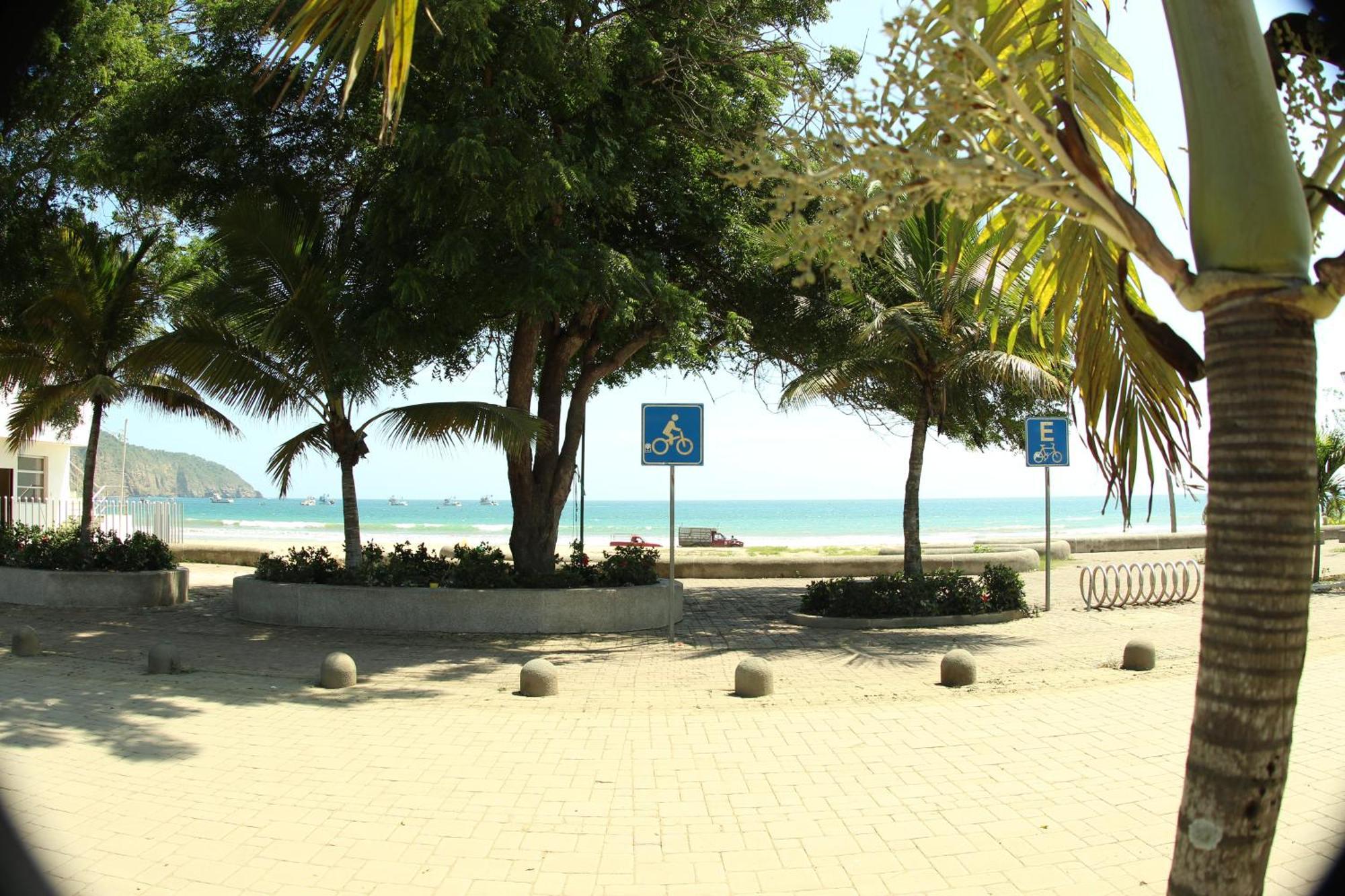 Bed And Breakfast Puerto Lopez Bagian luar foto